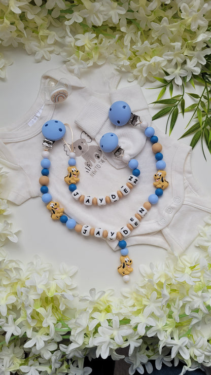 Kinderwagenkette & Schnullerkette mit Namen für Jungen Hund blau gelb