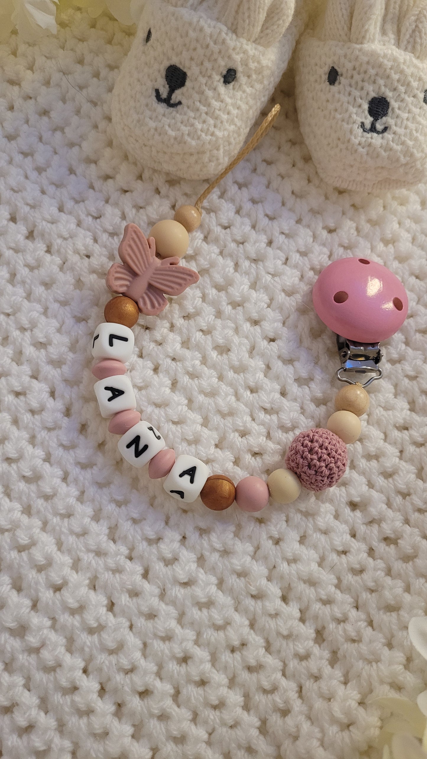 Schnullerkette mit Namen für Mädchen Schmetterling Beige rose