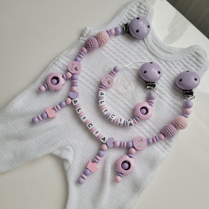 Kinderwagenkette & Schnullerkette mit Namen für Mädchen  Maus flieder rosa i love Mom und I love Dad Wendemotiv