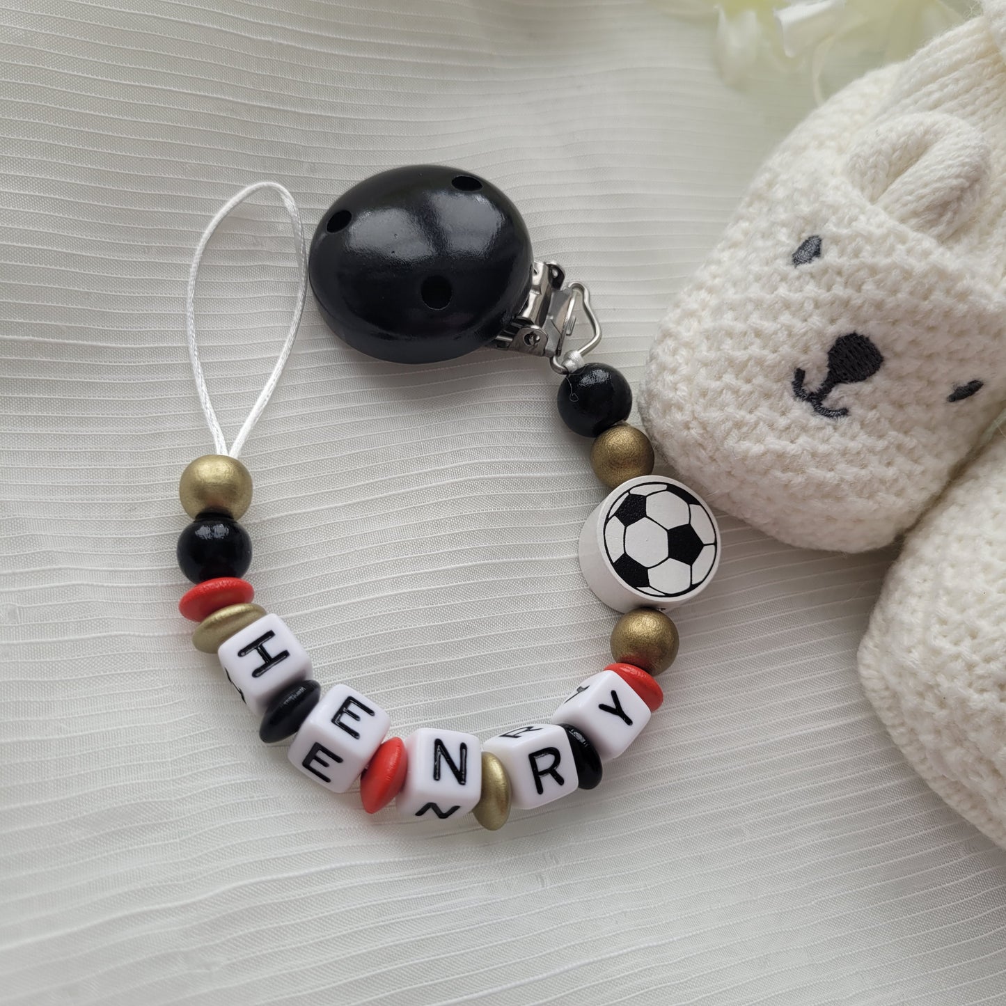 Schnullerkette mit Namen für Jungen Fussball schwarz rot gold