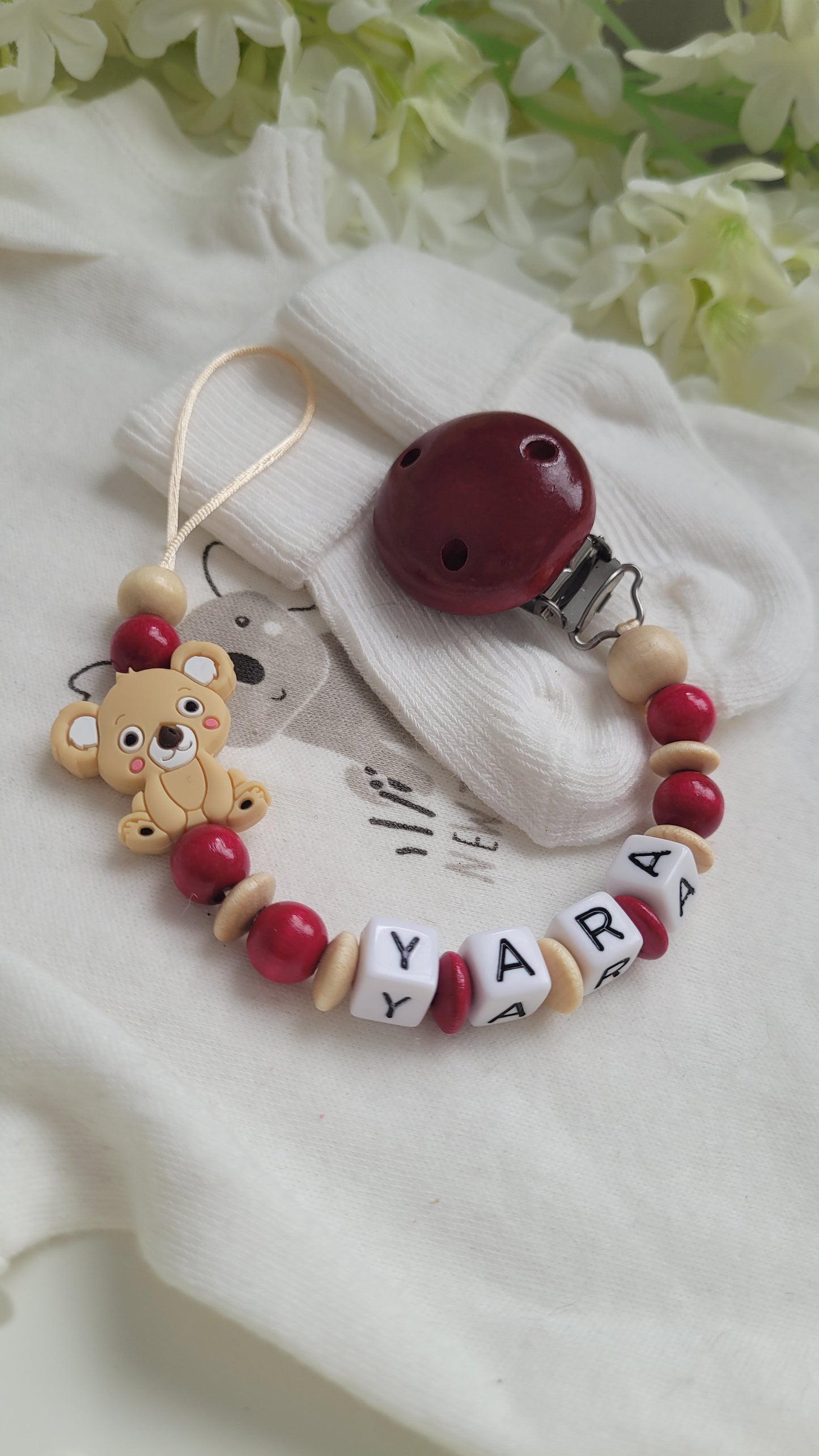 Schnullerkette mit Namen für Mädchen Koala bordaux holz