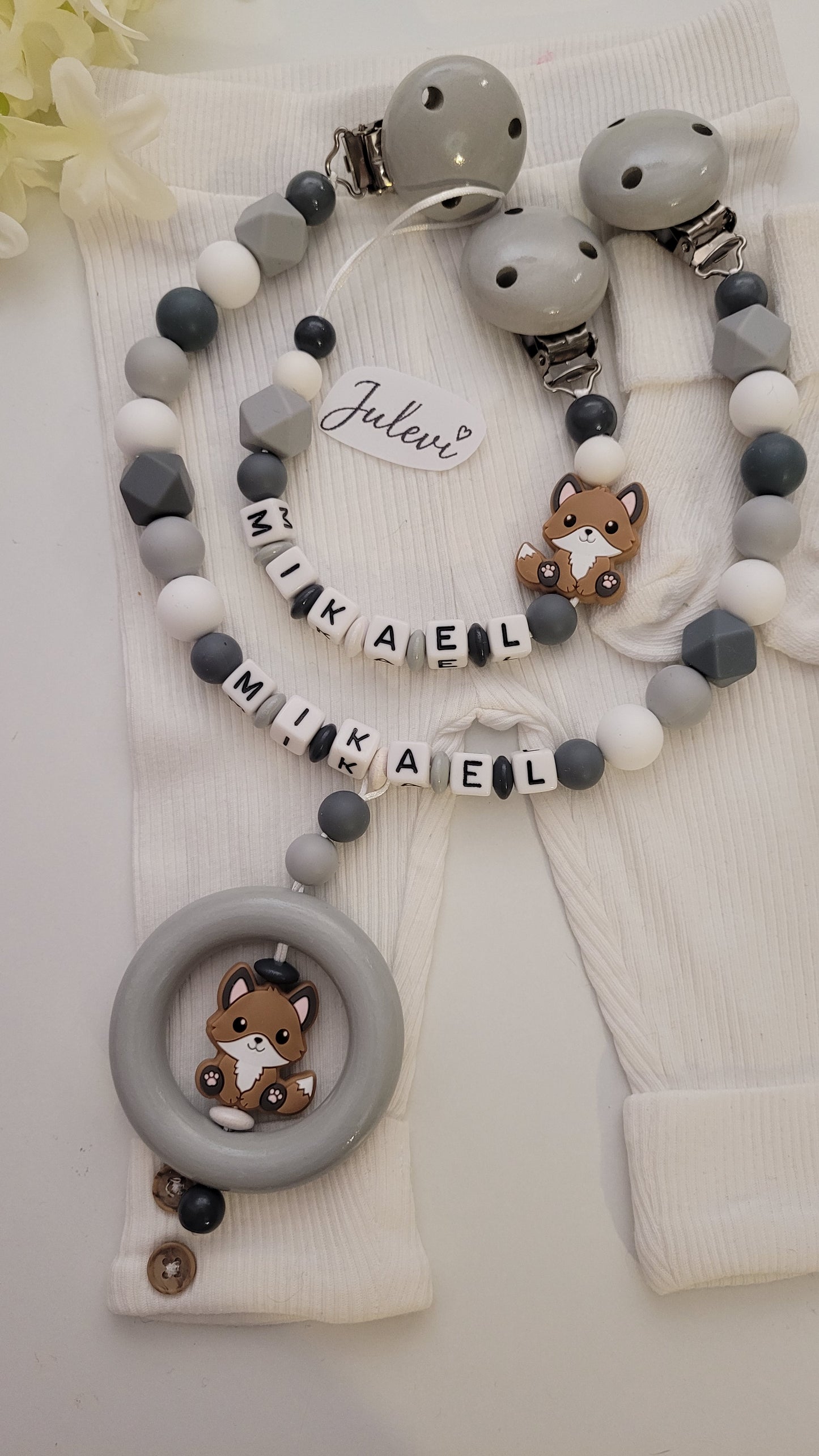 Kinderwagenkette & Schnullerkette mit Namen Fuchs grau