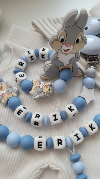 3tlg Schnullerkette Kinderwagenkette Greifring mit Namen Hase Wolken und Sterne blau