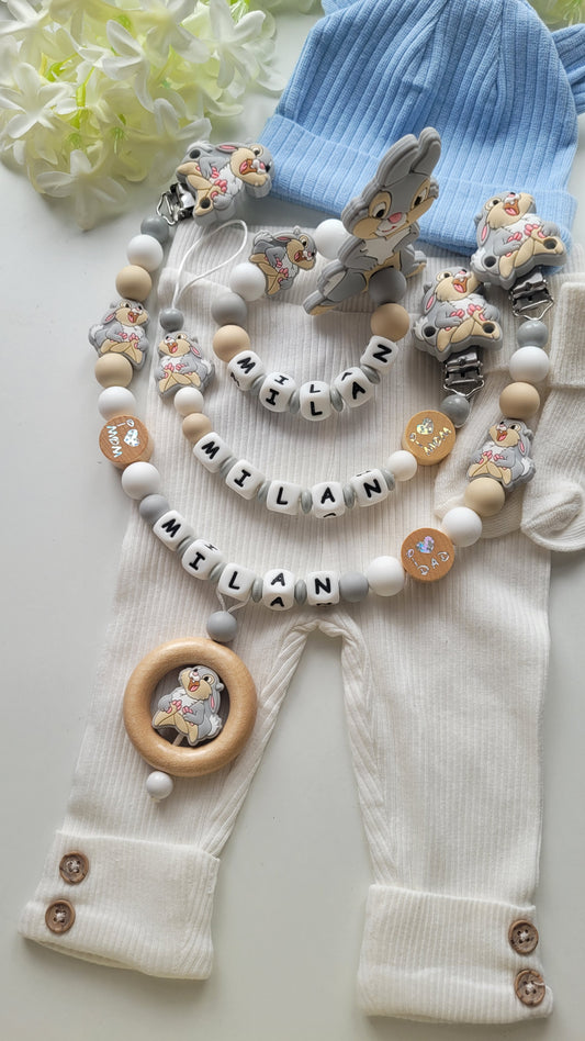 3tlg.Set Schnullerkette Kinderwagenkette & Beissring mit Namen Hase