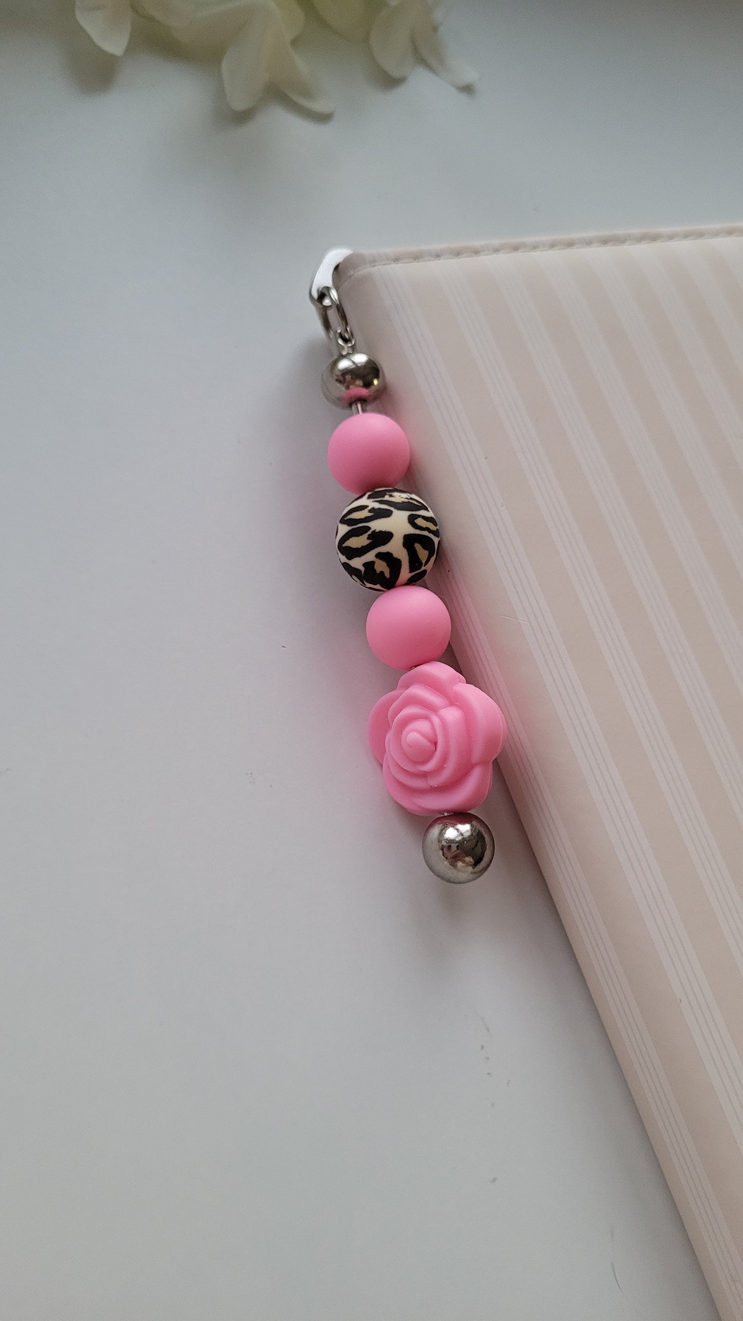 Lesezeichen Rose leo pink