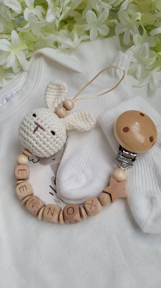 Schnullerkette mit Namen für Jungen Häkelhase holz