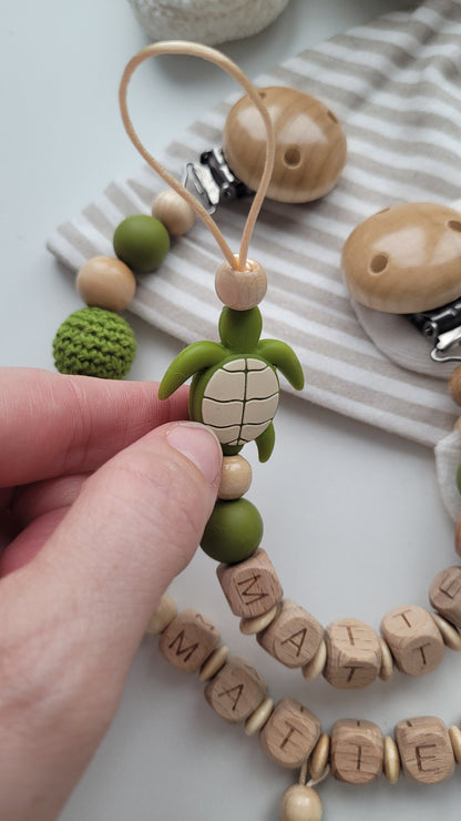 Schnullerkette Kinderwagenkette & Beissring mit Namen Schildkröte holz grün