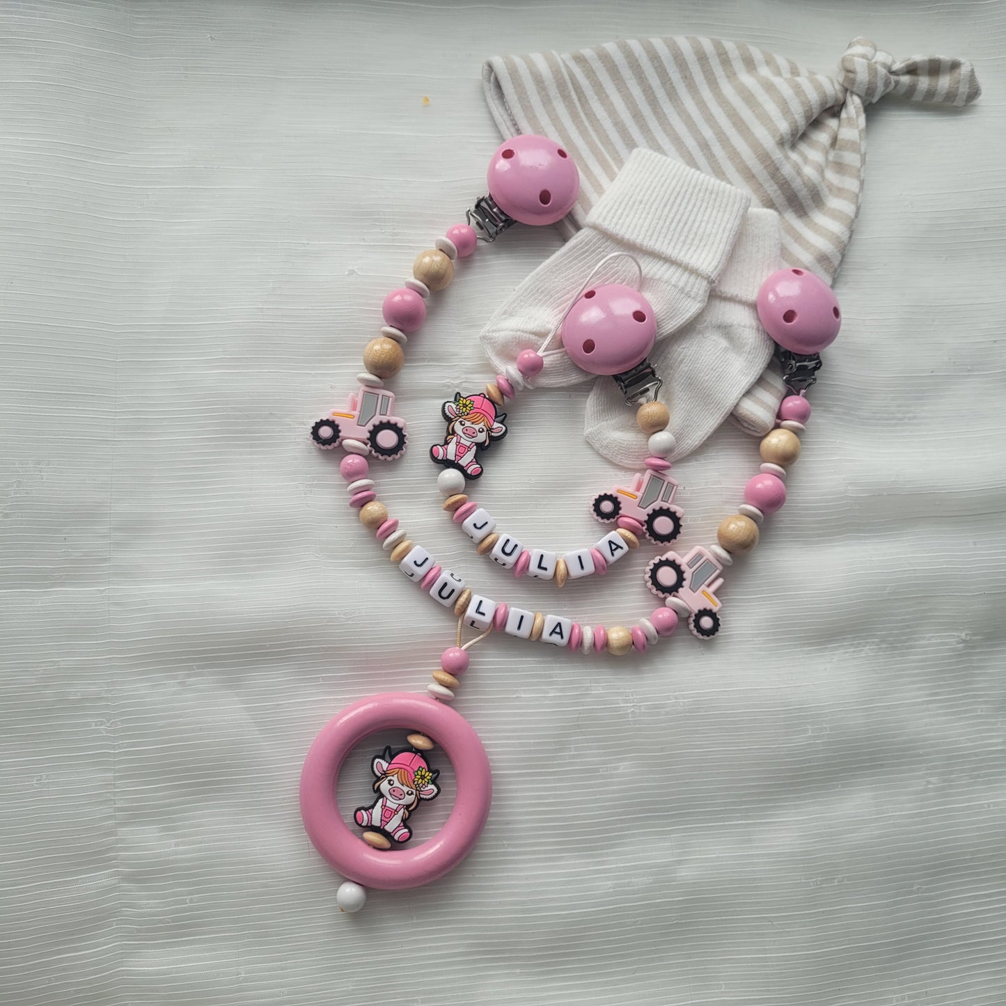 Kinderwagenkette & Schnullerkette mit Namen  Bauernhof Traktor & Kuh rosa holz