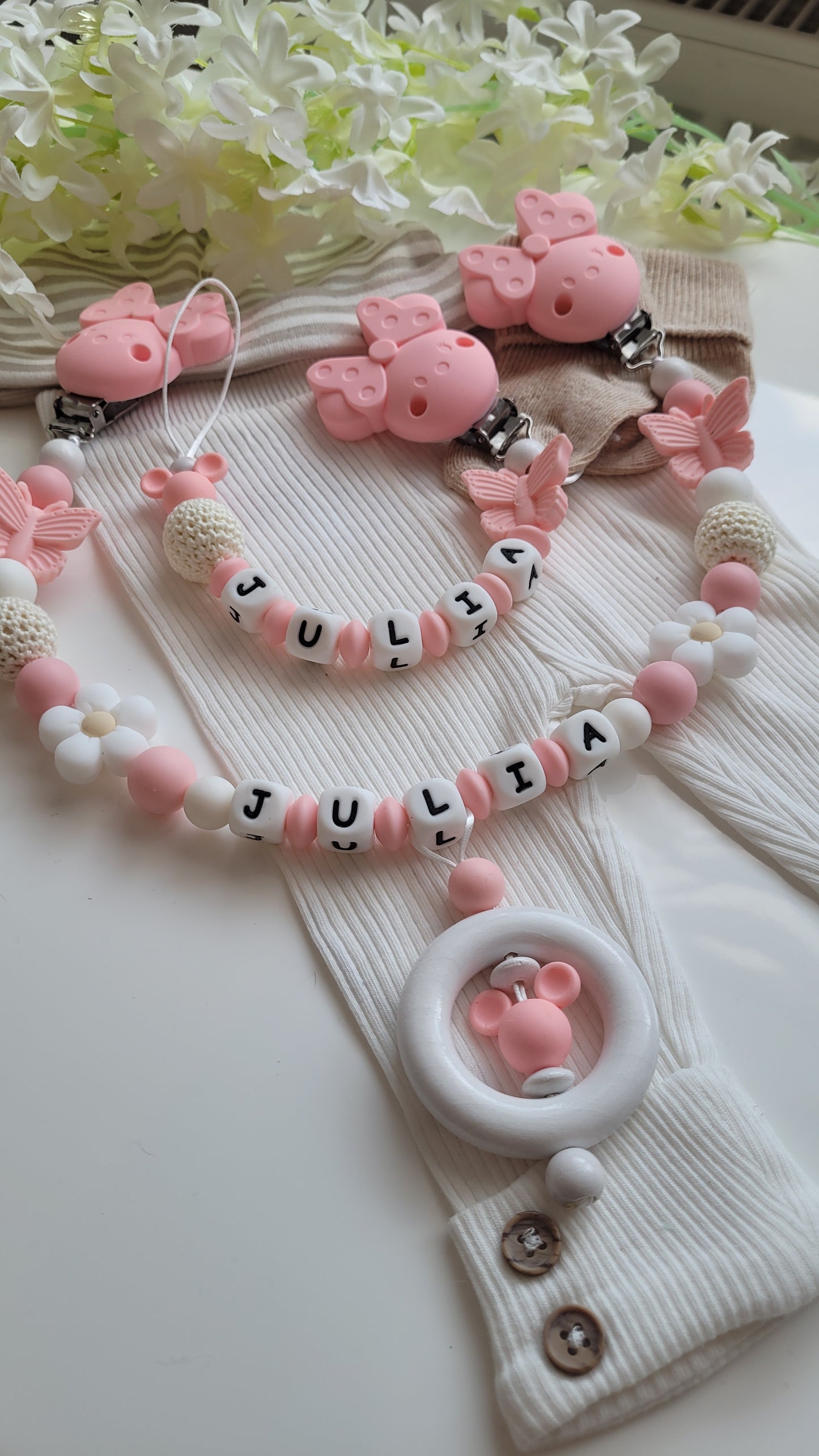 Kinderwagenkette & Schnullerkette mit Namen Schmetterling Maus & Blume rosa