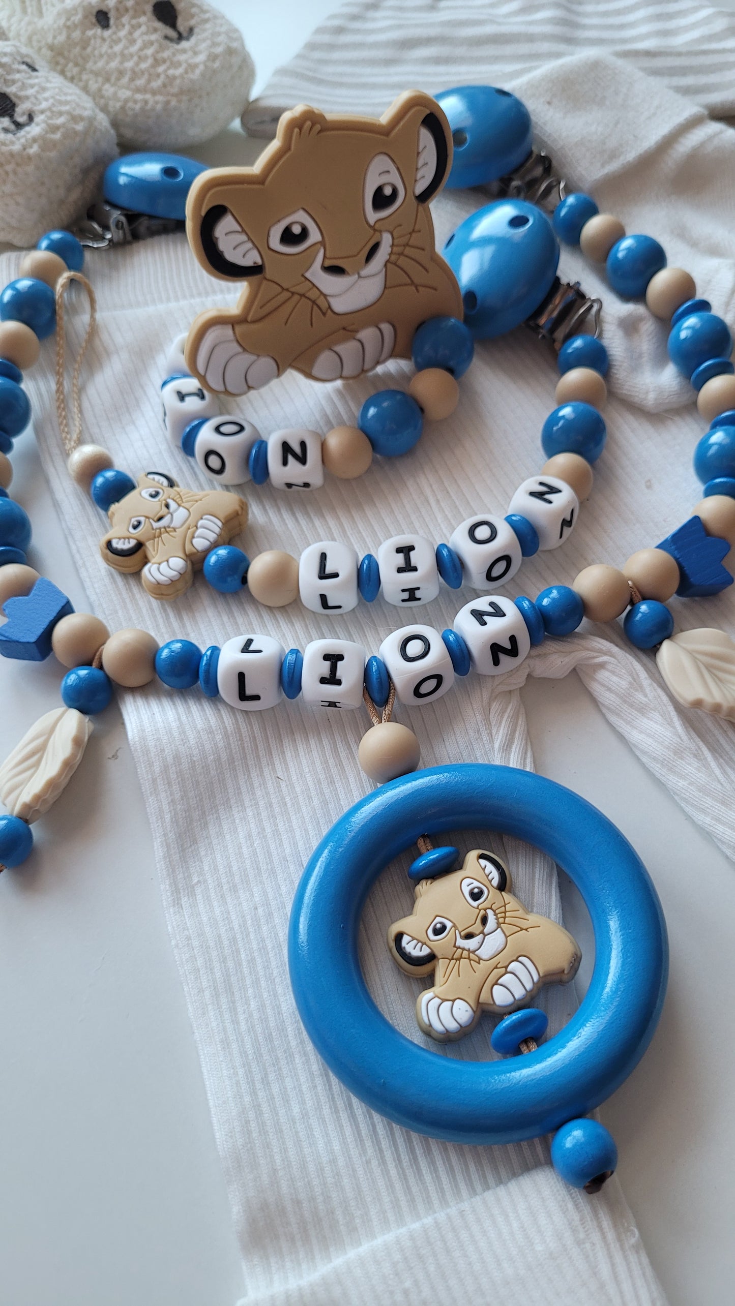 3er Set Schnullerkette Kinderwagenkette & Beissring mit Namen Löwe