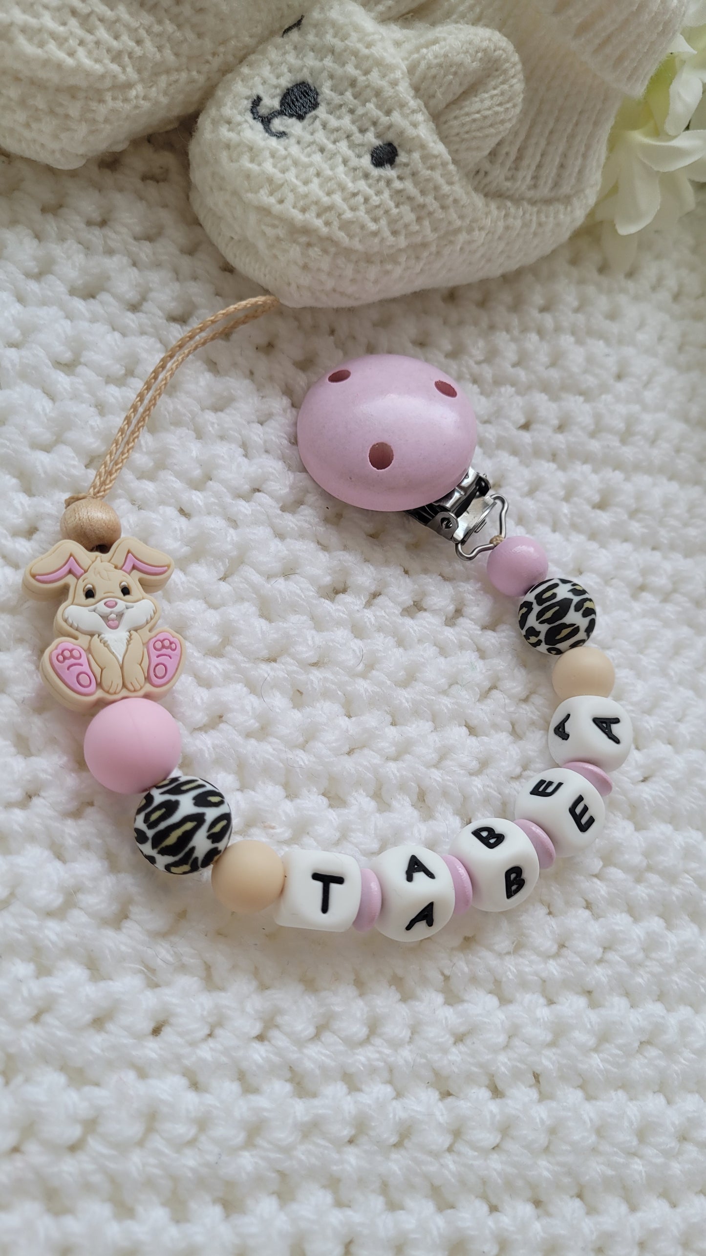 Schnullerkette mit Namen für Mädchen Hase rosa leo beige