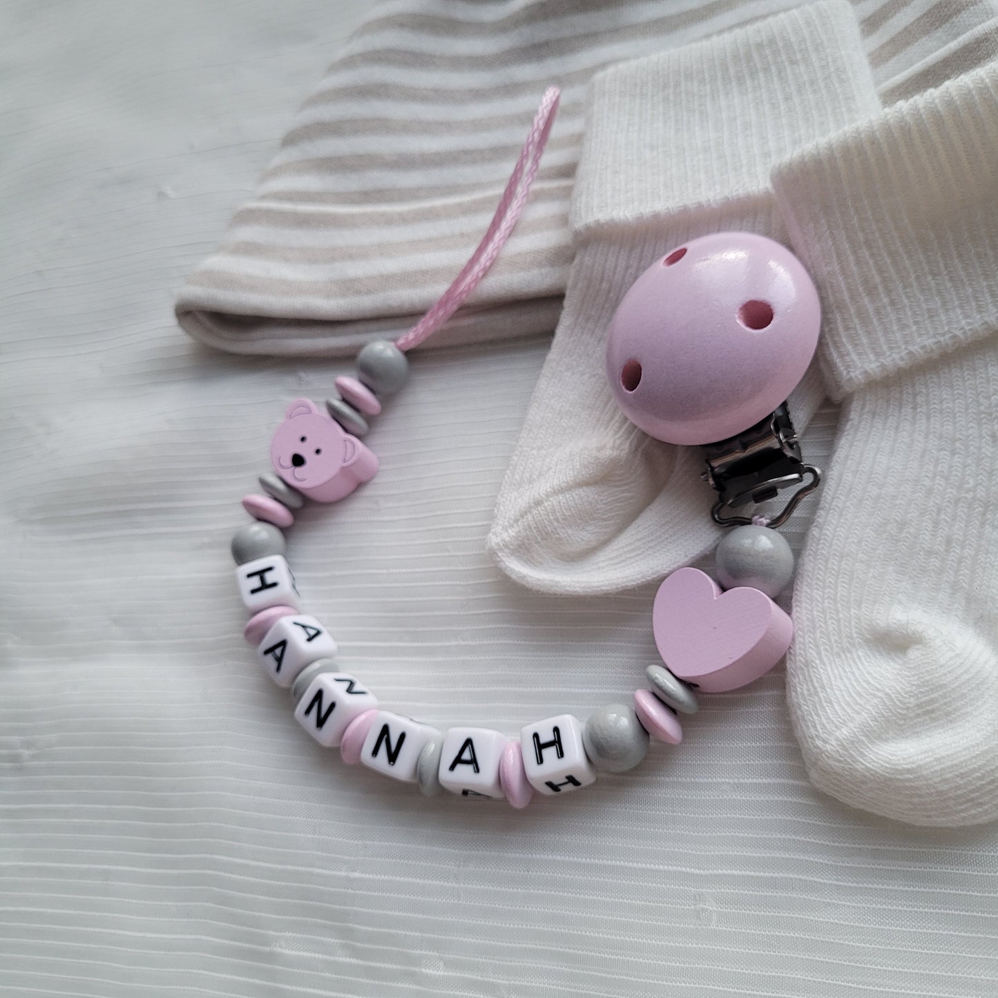 Schnullerkette mit Namen für Mädchen Herz & Teddy rosa grau