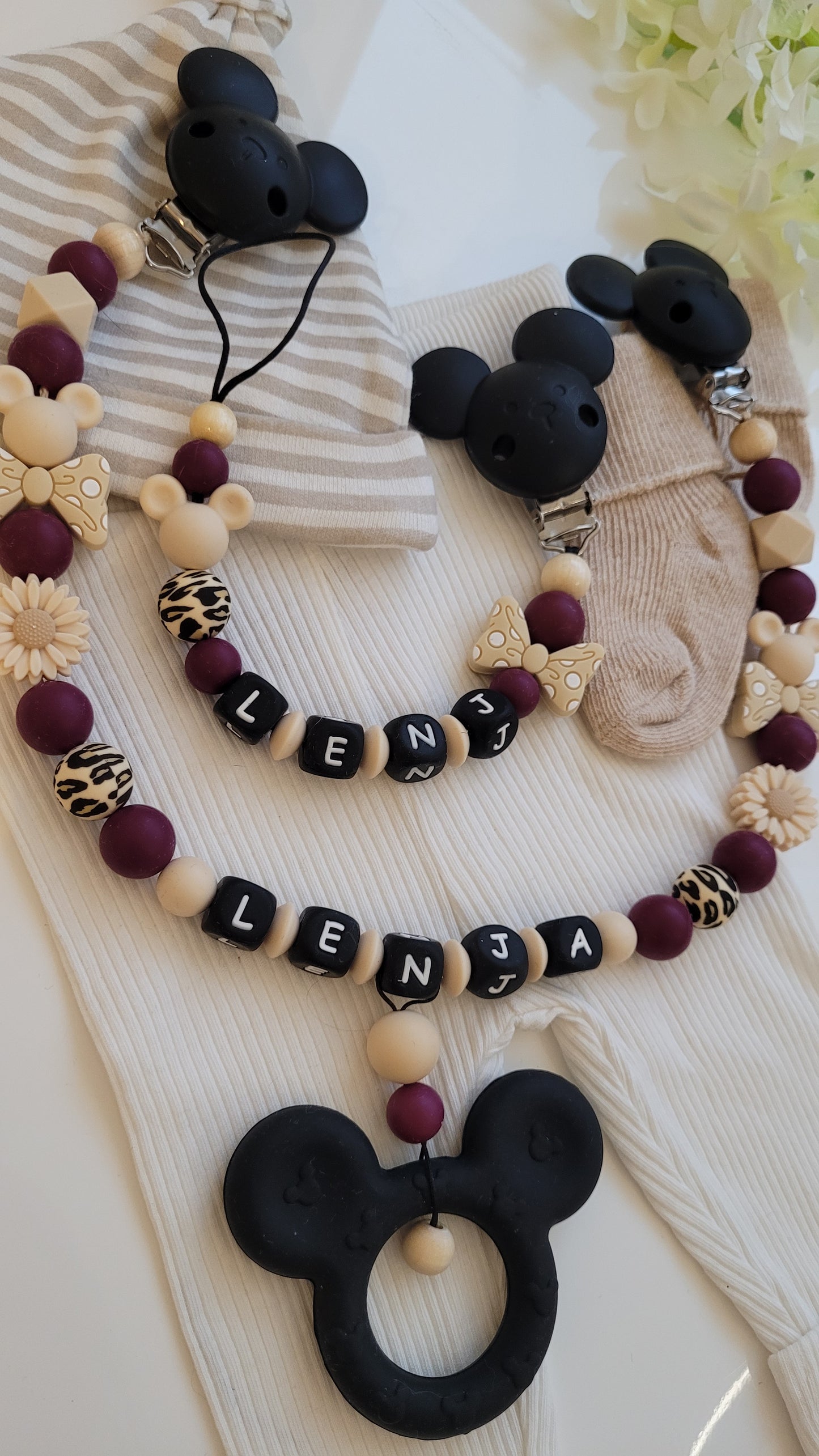 Kinderwagenkette & Schnullerkette mit Namen für Mädchen Maus weinrot beige schwarz