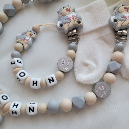 3tlg.Set Schnullerkette Kinderwagenkette & Beissring mit Namen Hase beige grau