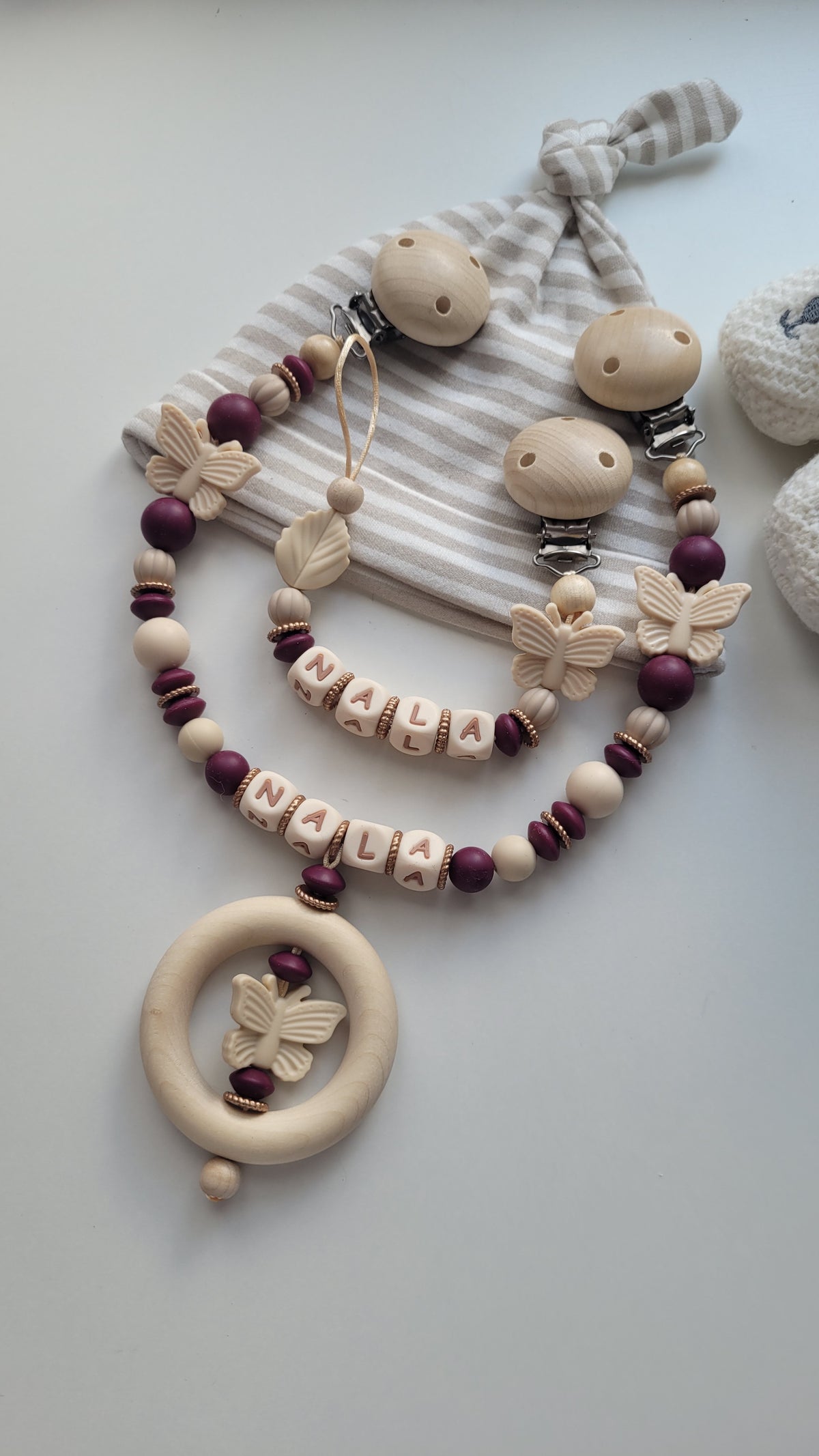 Kinderwagenkette & Schnullerkette Set mit Namen Schmetterling Blatt goldene Scheiben bordeaux beige braun Silikon Holz | personalisiert