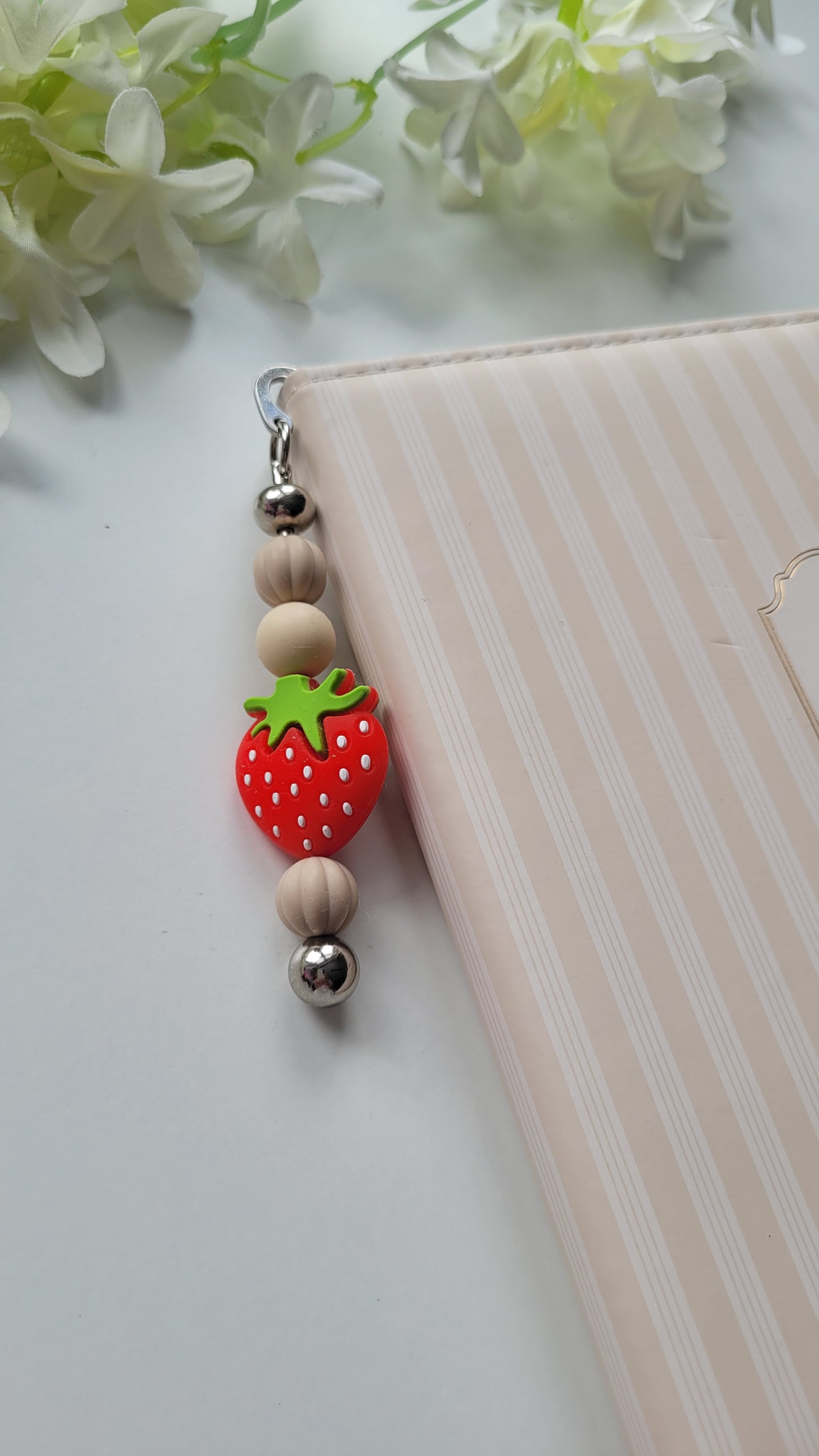Lesezeichen Erdbeere beige