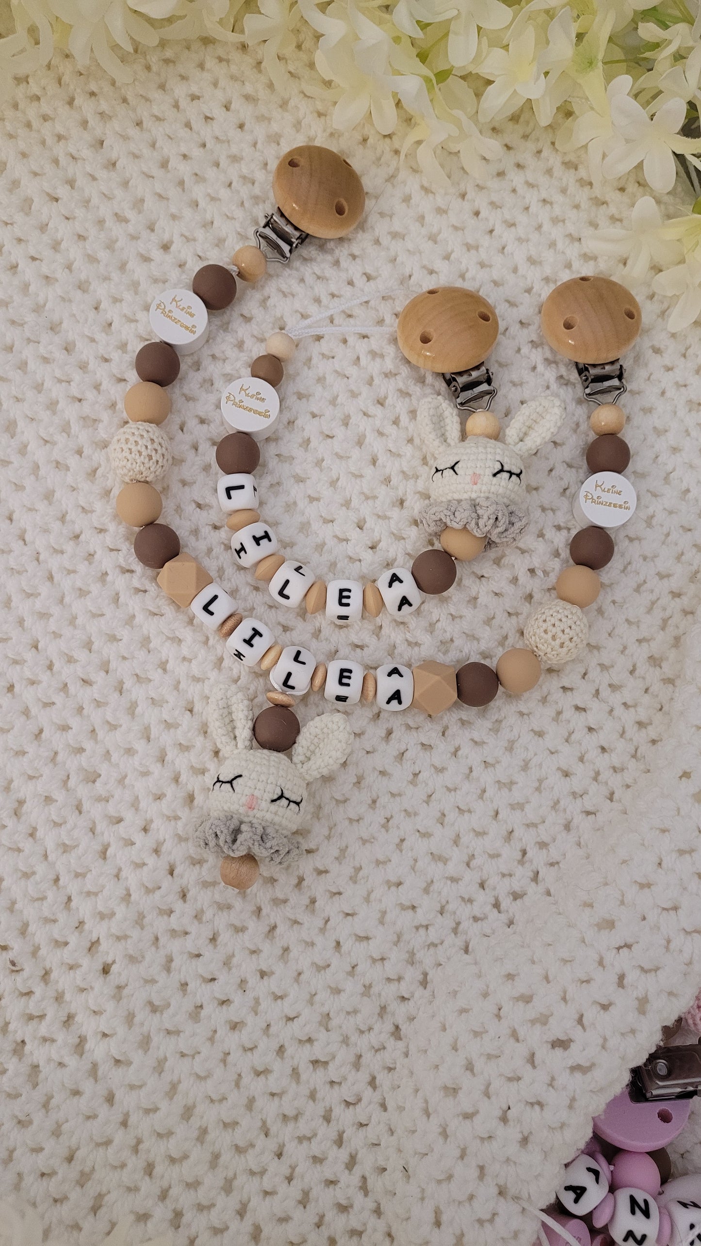 Kinderwagenkette & Schnullerkette mit Namen kleine Prinzessin & Häkelhase