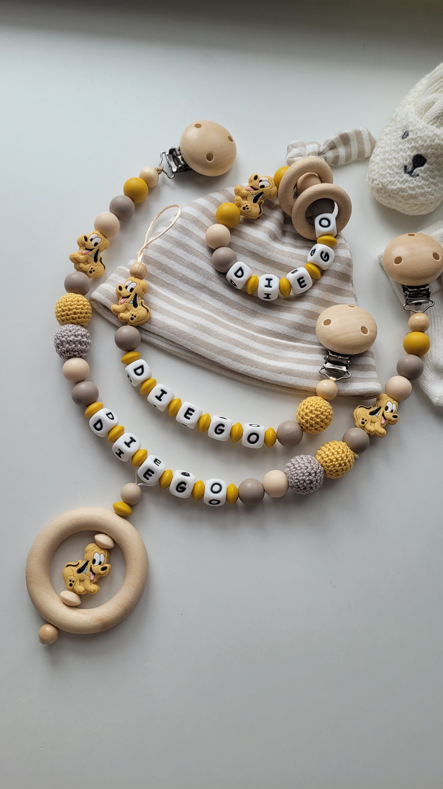 Schnullerkette Kinderwagenkette & Beissring mit Namen Hund beige graubraun gelb
