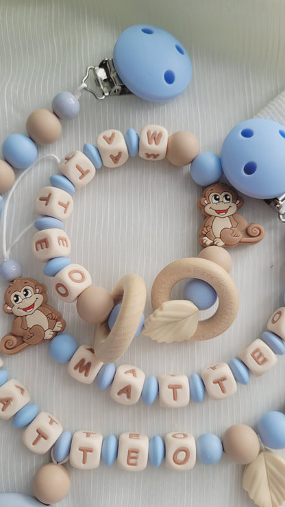 3tlg.Set Schnullerkette Kinderwagenkette & Greifring mit Namen Äffchen hellblau beige