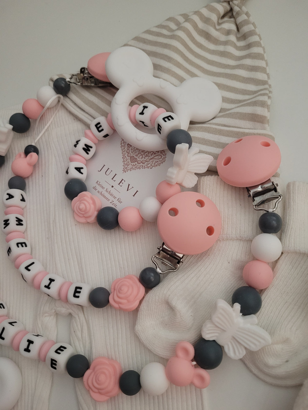 3er Set Schnullerkette, Kinderwagenkette & Beißring mit Namen Mäuse Schmetterlinge Rosen weiß peach dunkelgrau