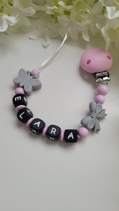 Schnullerkette mit Namen Schmetterling rosa grau