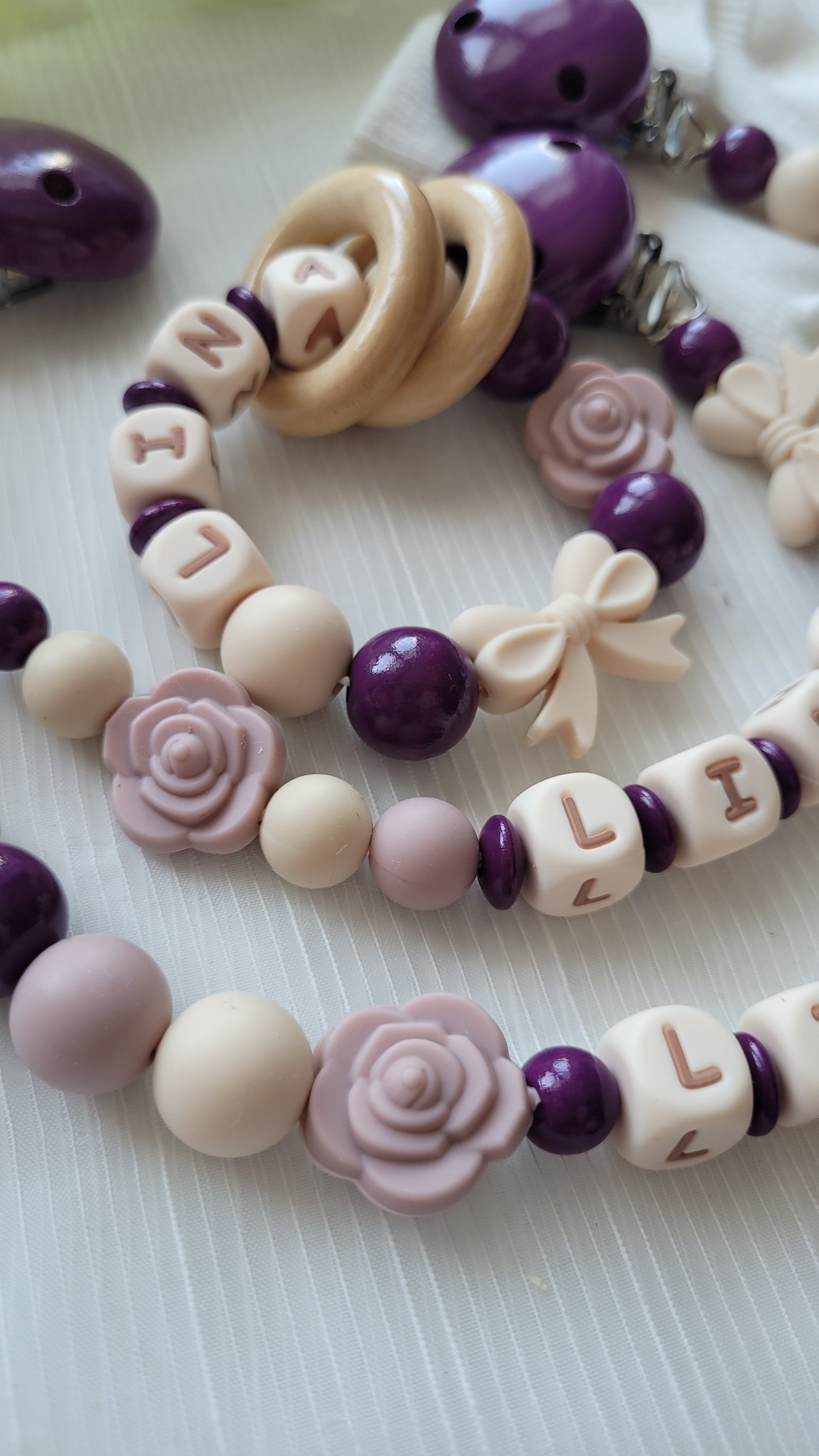 Kinderwagenkette & Schnullerkette + Greifring mit Namen für Mädchen Lila Maus