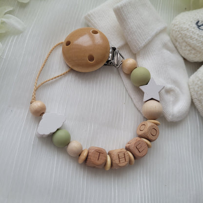 Schnullerkette mit Namen für Jungen und Mädchen Stern & Wolke  holz grün salbei