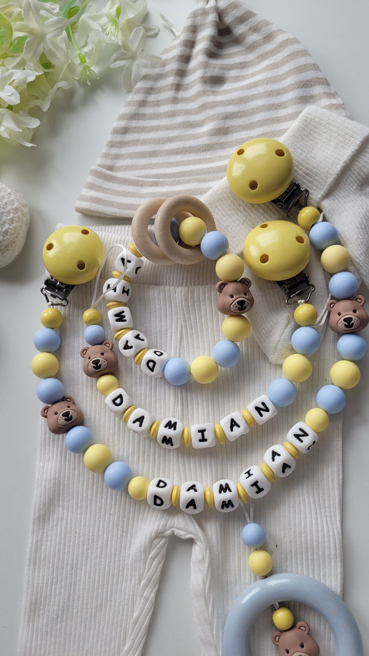 3er Set Schnullerkette Kinderwagenkette & Greifring mit Namen Bärchen gelb blau