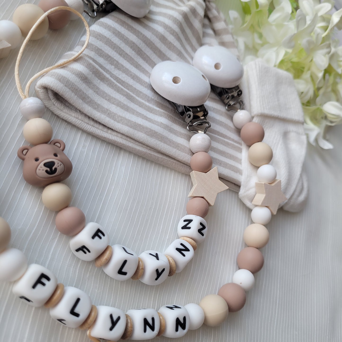 Kinderwagenkette & Schnullerkette Set Baby Teddy für Jungen braun beige weiss holz