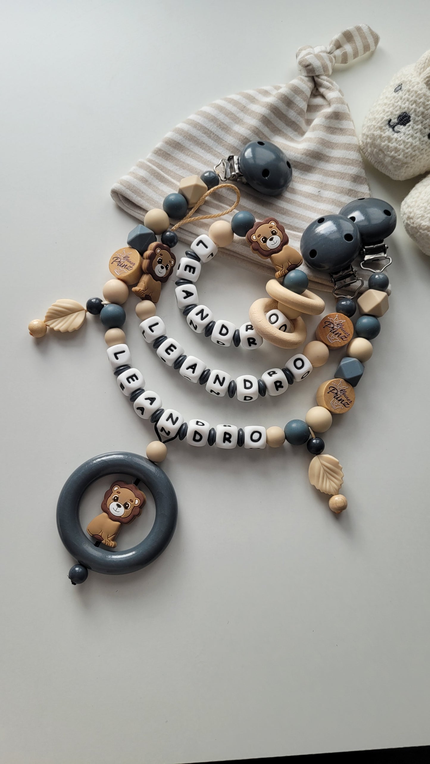 Schnullerkette Kinderwagenkette & Greifring mit Namen Löwe & Kleiner Prinz beige grau