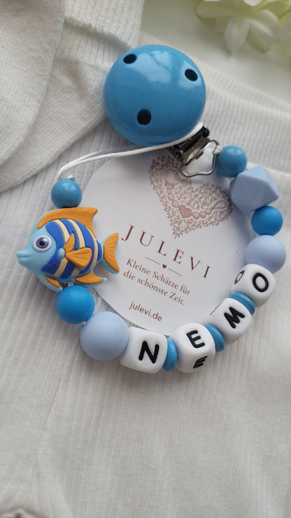 Schnullerkette mit Namen Jungen Regenbogenfisch blau personalisiert