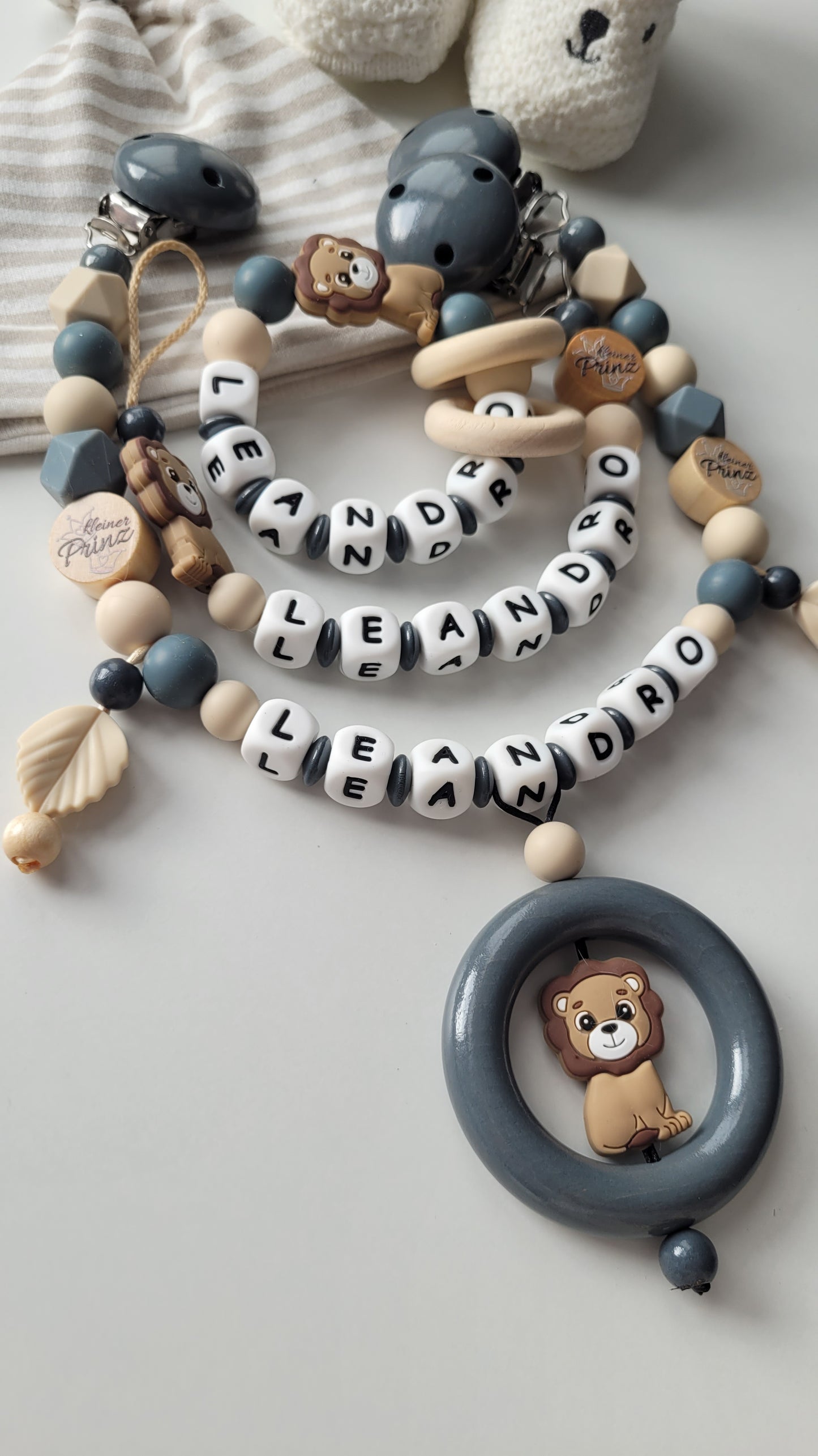 Schnullerkette Kinderwagenkette & Greifring mit Namen Löwe & Kleiner Prinz beige grau