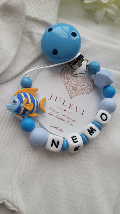 Schnullerkette mit Namen Jungen Regenbogenfisch blau personalisiert