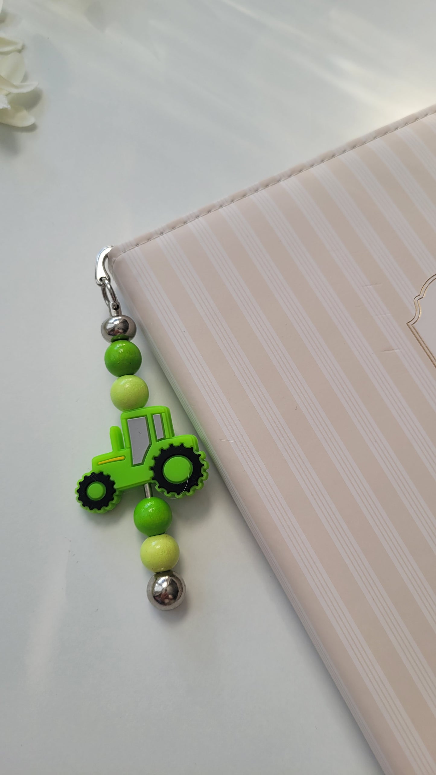 Lesezeichen Traktor grün