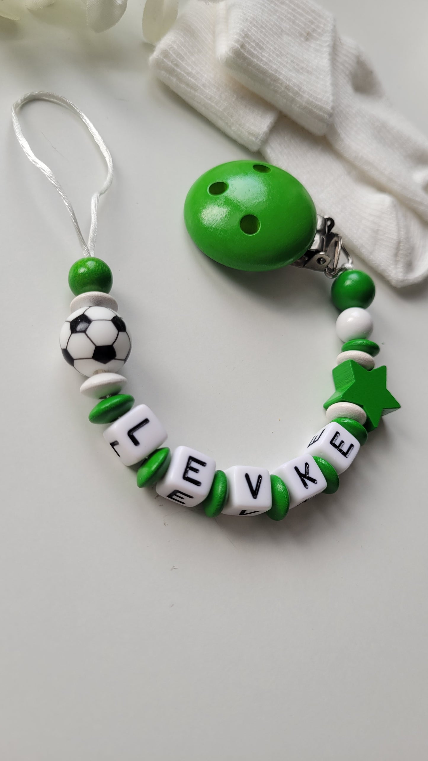 Schnullerkette mit Namen Fussball grün weiss