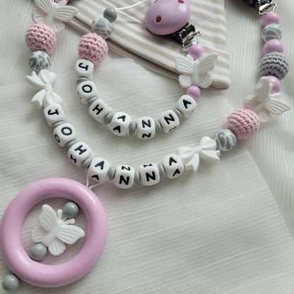 Kinderwagenkette & Schnullerkette mit Namen Mädchen Rosa grau Schmetterling