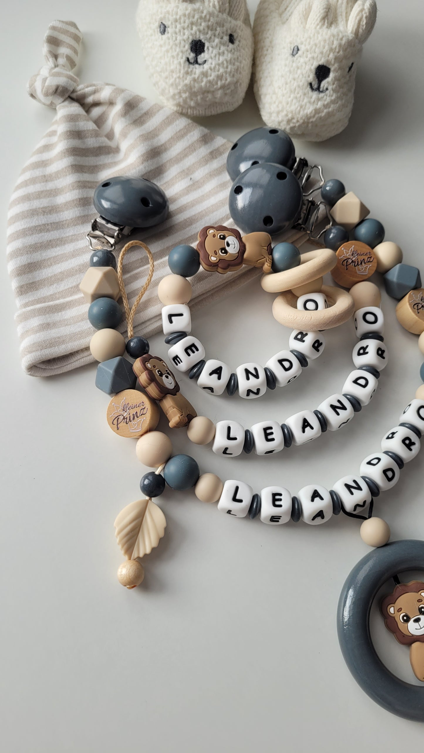 Schnullerkette Kinderwagenkette & Greifring mit Namen Löwe & Kleiner Prinz beige grau