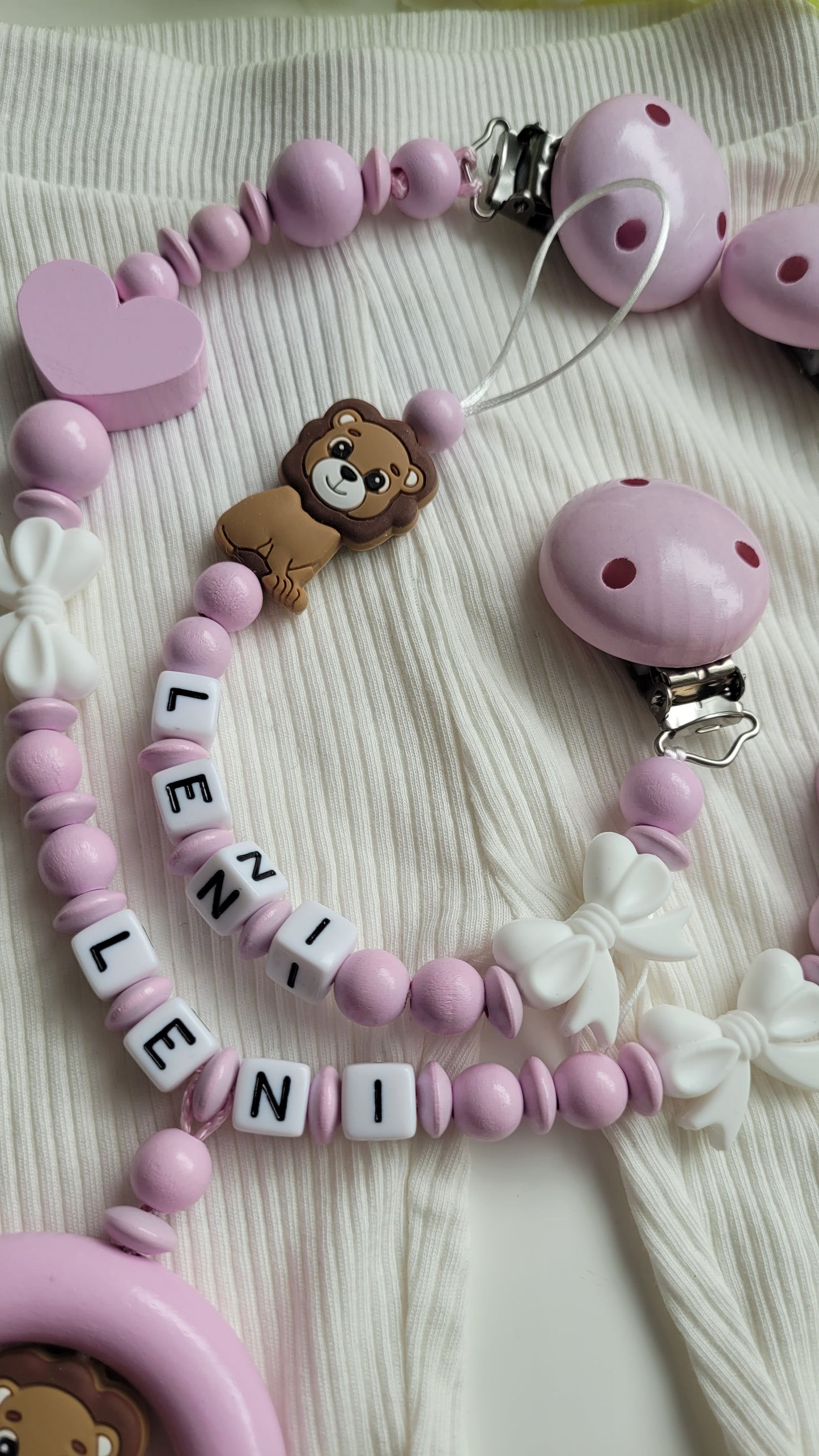 Kinderwagenkette & Schnullerkette mit Namen Löwe rosa