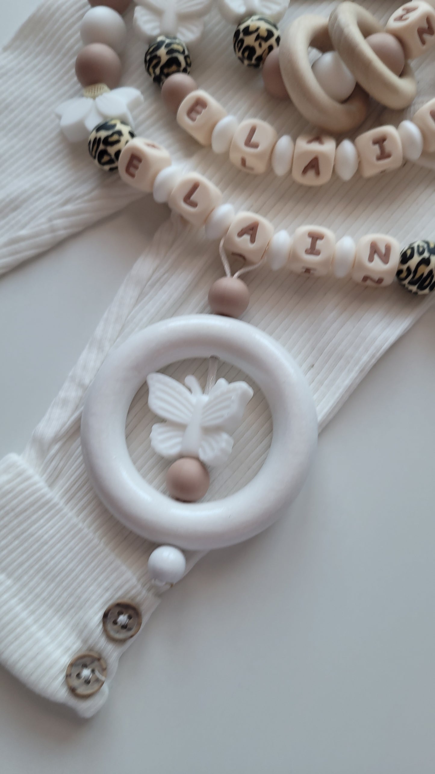 3er Set Schnullerkette Kinderwagenkette & Beissring mit Namen  Schmetterlinge leo weiss taupe