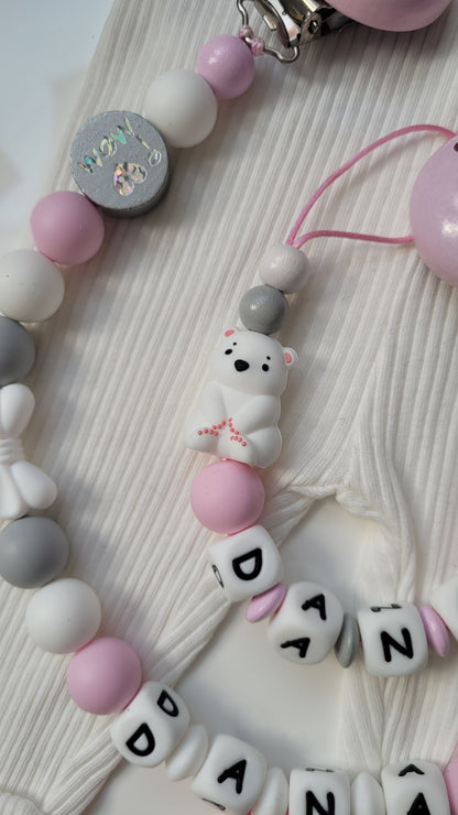 Kinderwagenkette & Schnullerkette mit Namen Eisbärchen grau rosa weiss