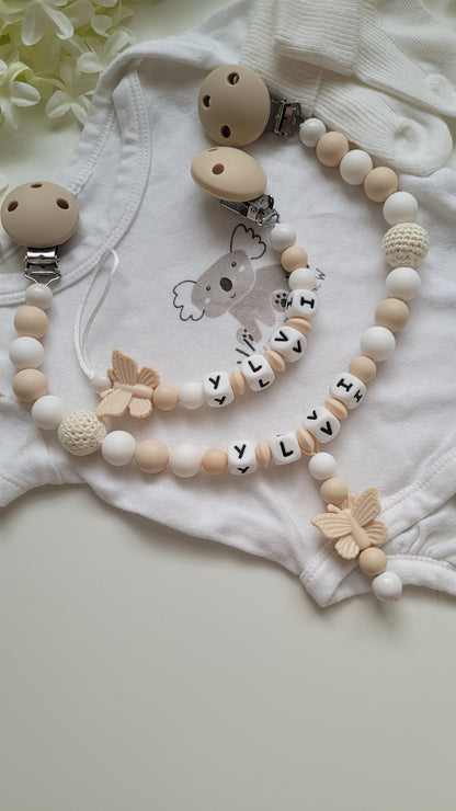Kinderwagenkette & Schnullerkette mit Namen Schmetterling beige