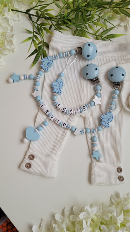 Kinderwagenkette & Schnullerkette mit Namen Flugzeug blau