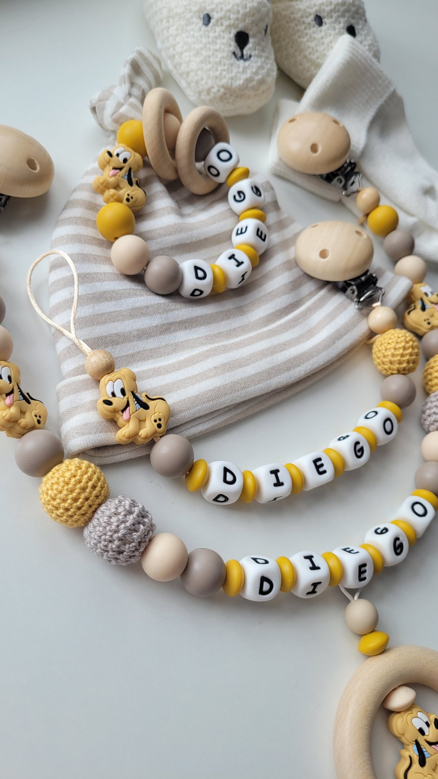 Schnullerkette Kinderwagenkette & Beissring mit Namen Hund beige graubraun gelb