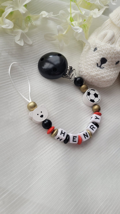 Schnullerkette mit Namen für Jungen Fussball Bärchen schwarz rot gold