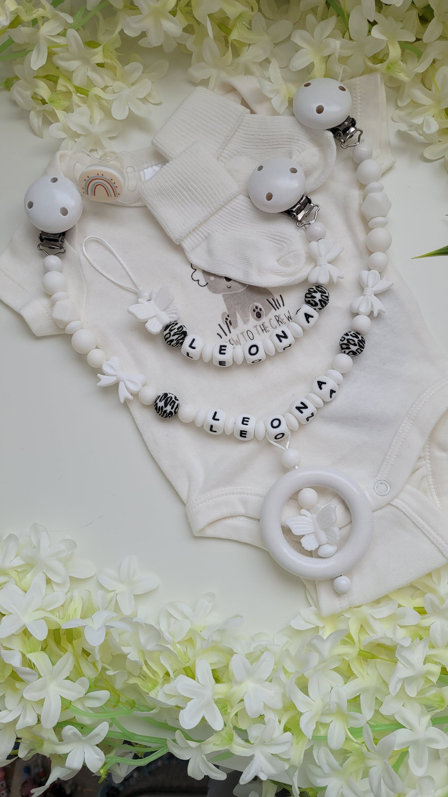 Kinderwagenkette & Schnullerkette mit Namen Schmetterling weiß leo