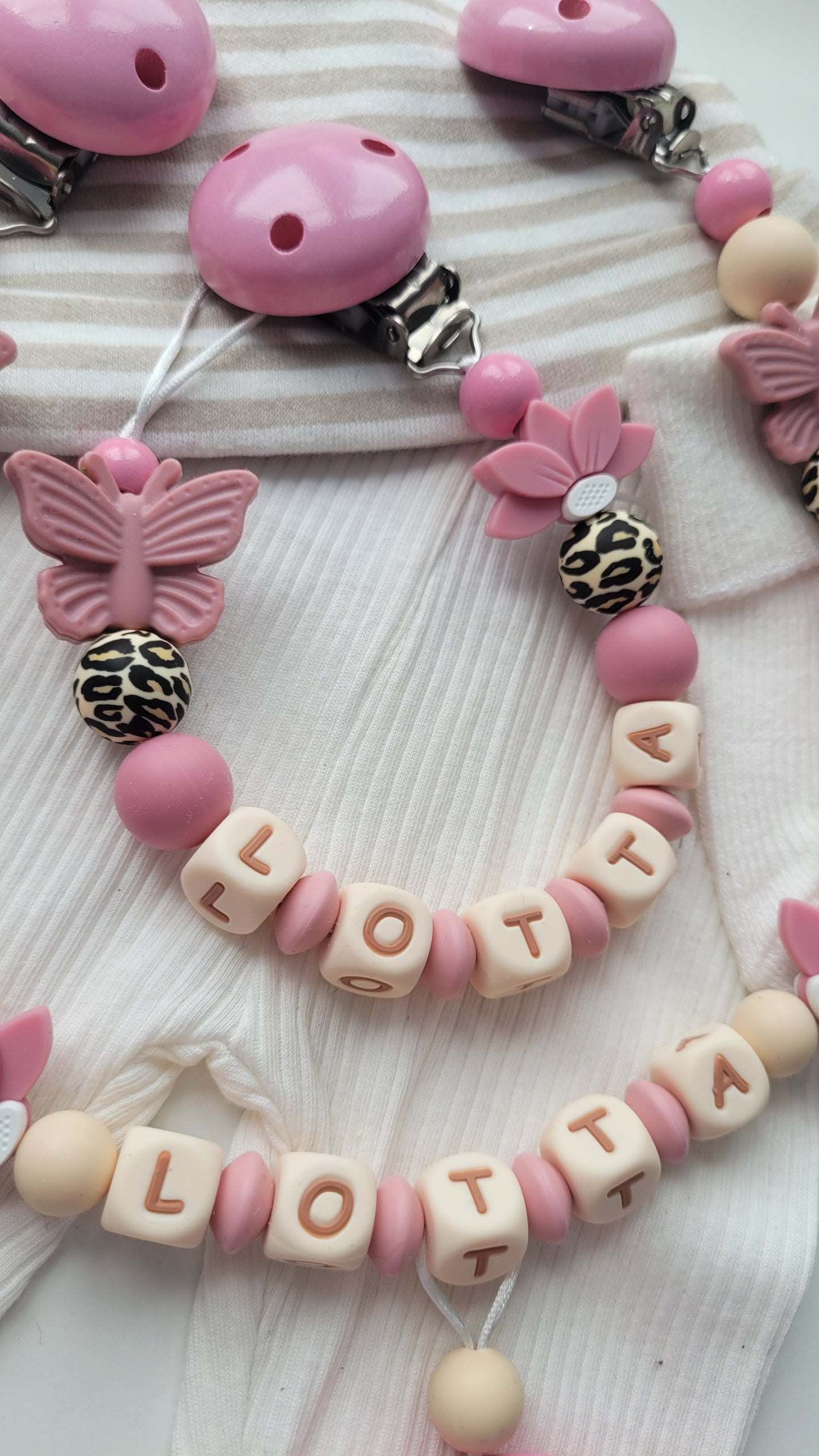 3er Set Schnullerkette Kinderwagenkette & Beissring mit Namen  Blumen &Schmetterlinge beige altrosa
