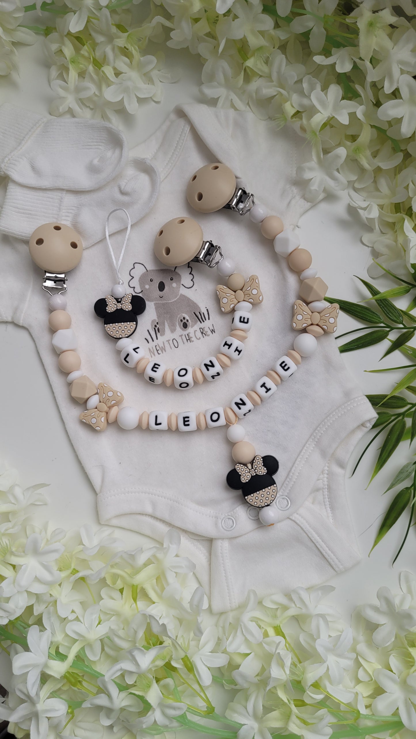 4 tlg Set Schnullerkette Kinderwagenkette Greifling & Schlüsselanhänger personalisiert Minnie beige