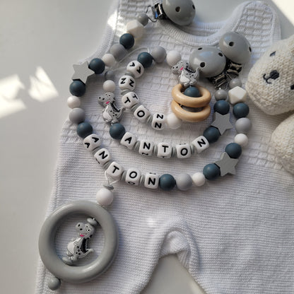 3tlg.Set Schnullerkette Kinderwagenkette & Greifring mit Namen für Jungen Dinosaurier