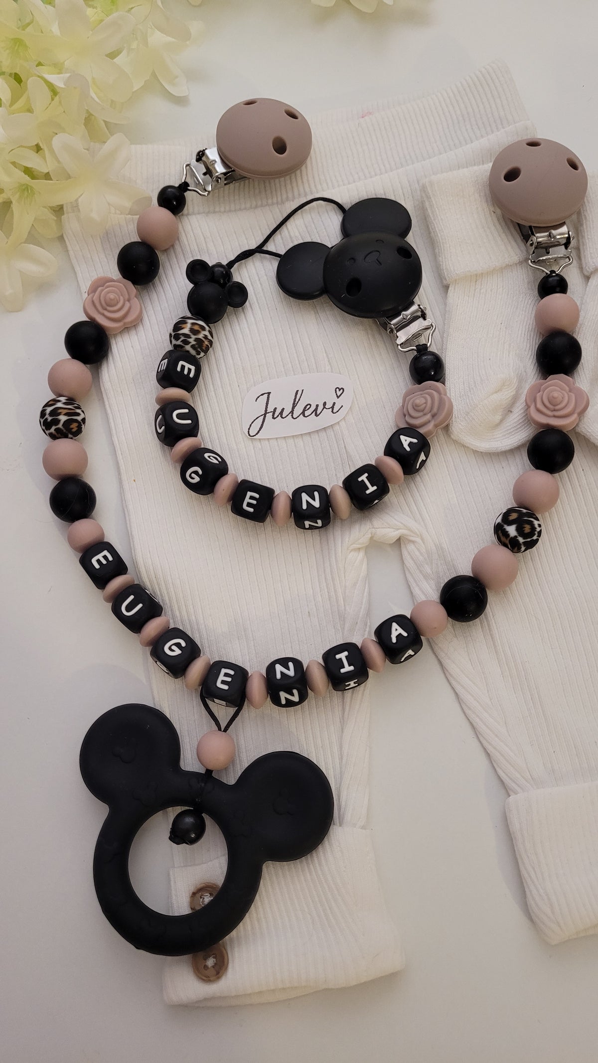 Kinderwagenkette & Schnullerkette mit Namen für Mädchen Maus & Leo