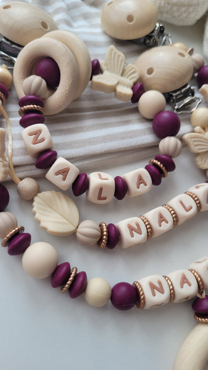 Schnullerkette Kinderwagenkette & Beissring mit Namen Schmetterlinge beige bordaux gold